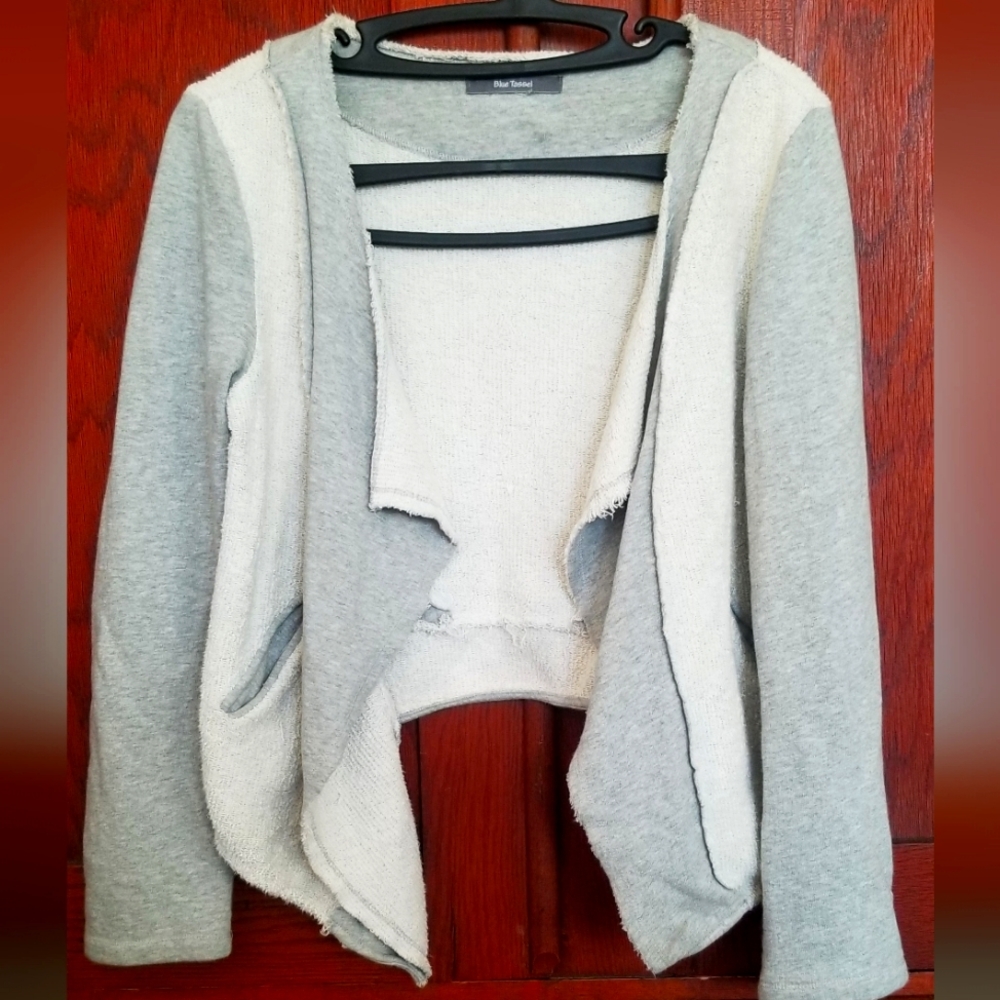 Blue Tassel women's S. Gray and cream jacket.